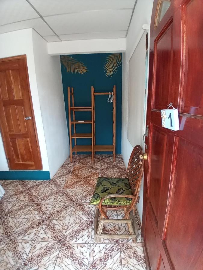 Hostal Y Restaurante Los Tecales La Coca Bagian luar foto
